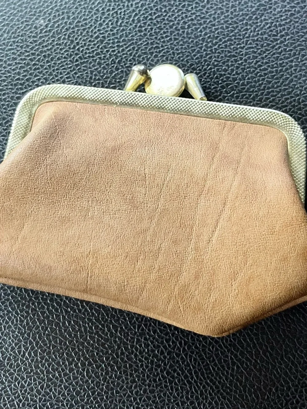 Vintage Classic Tan Leather Kiss-Lock Coin Purse